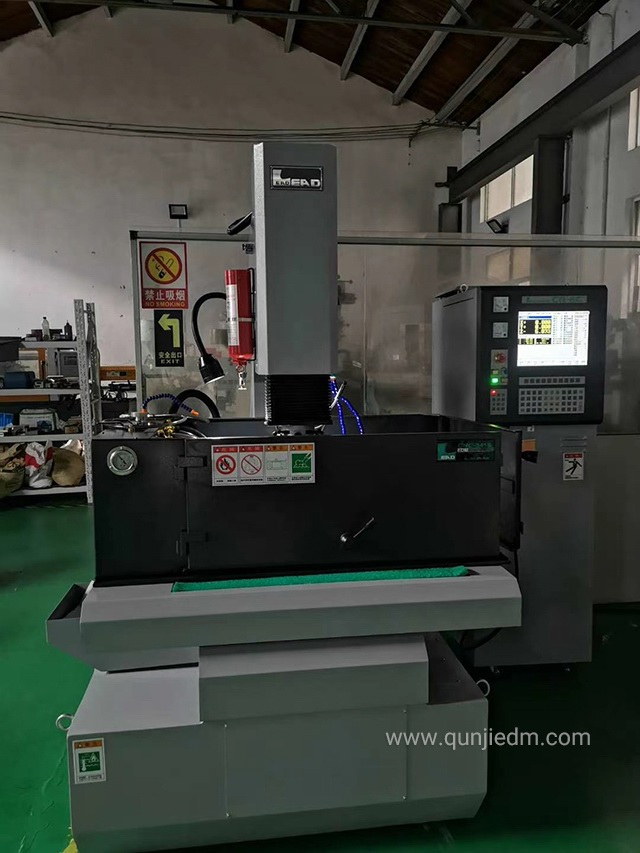群基钨钢火花机 CNC-341S 图3